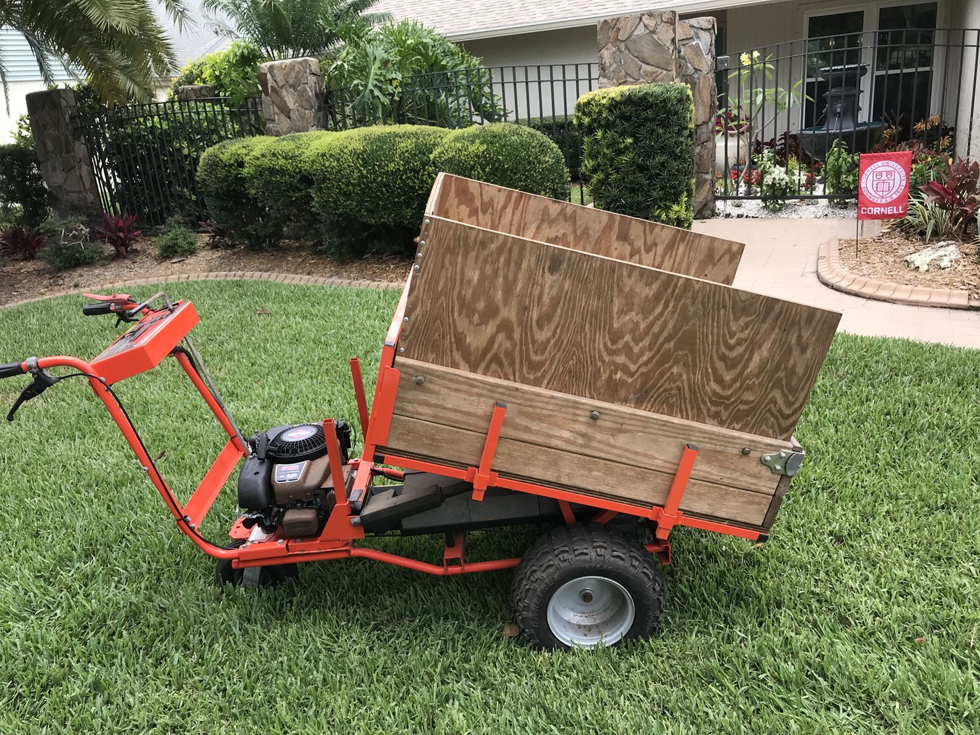 8.25 HP gas wheelbarrow DR power wagon holds 800 lbs w/hydraulic lift