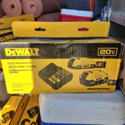Dewalt 2 batteries and Charger Kit
