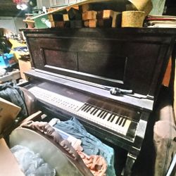 Piano Antique