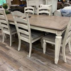 Realyn Chipped White Rectangular Dining Room Set (Dining table and Chairs