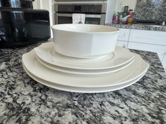 Villeroy & Boch Alba White Porcelain Set – 2 Dinner, 2 Salad, 2 Cups & Saucers, 2 Bowls