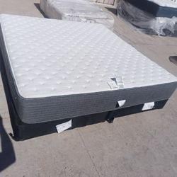 Beautyrest King Mattress And Box Spring 