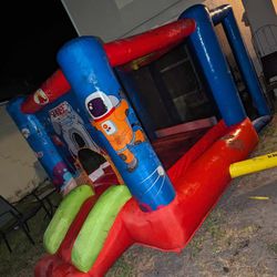 Kids Outdoor Bounce House W/ Side Pool