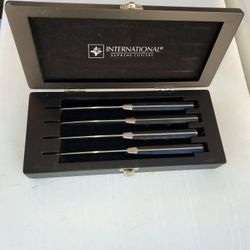International Supreme Cutlery Steak Knives