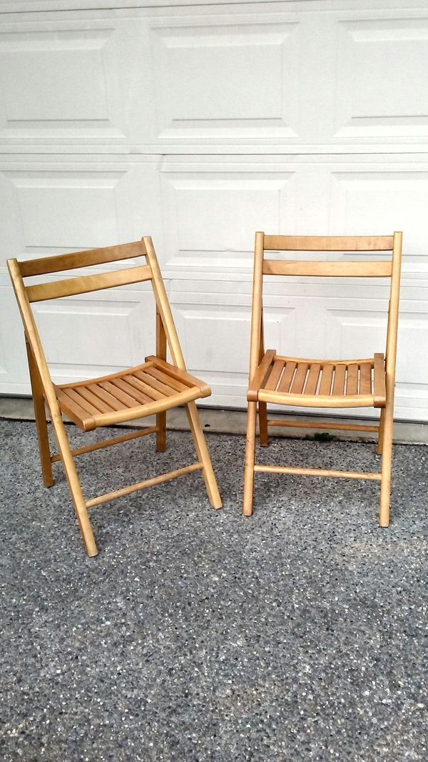 Pair Of Wooden Folding Chairs For In Everett Wa Offerup
