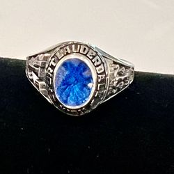 ✨ 10kt White Gold 2007 Fort Lauderdale High School Ring 