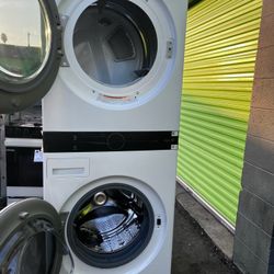 LG WashTower Stacked SMART Laundry Center 4.5 Cu.Ft. Front Load Washer & 7.4 Cu.Ft.   Dryer in white Steel 