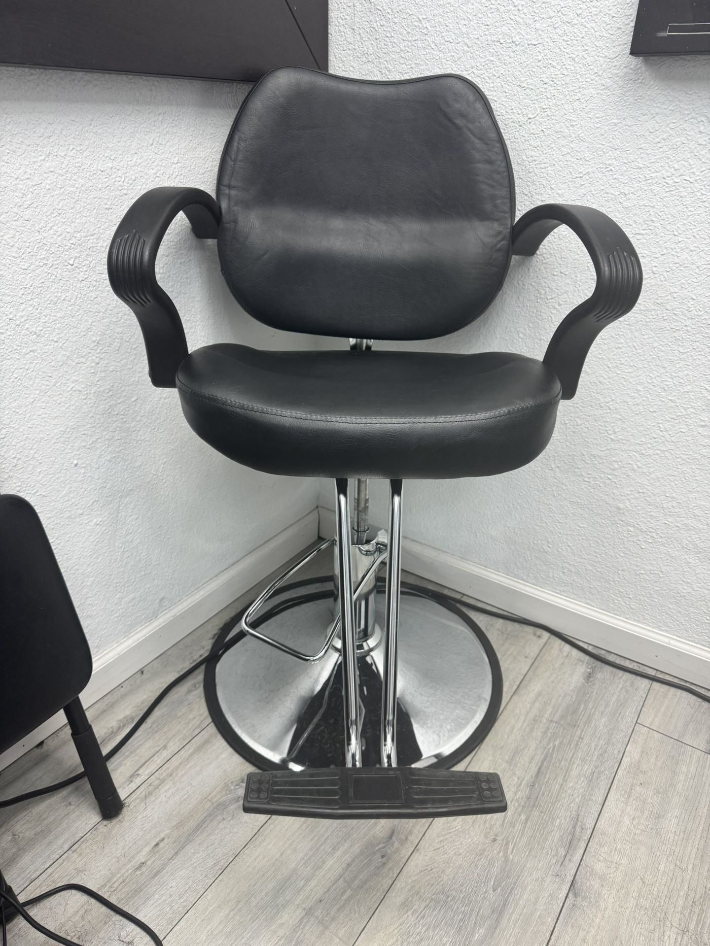 Barber/Stylist Chair