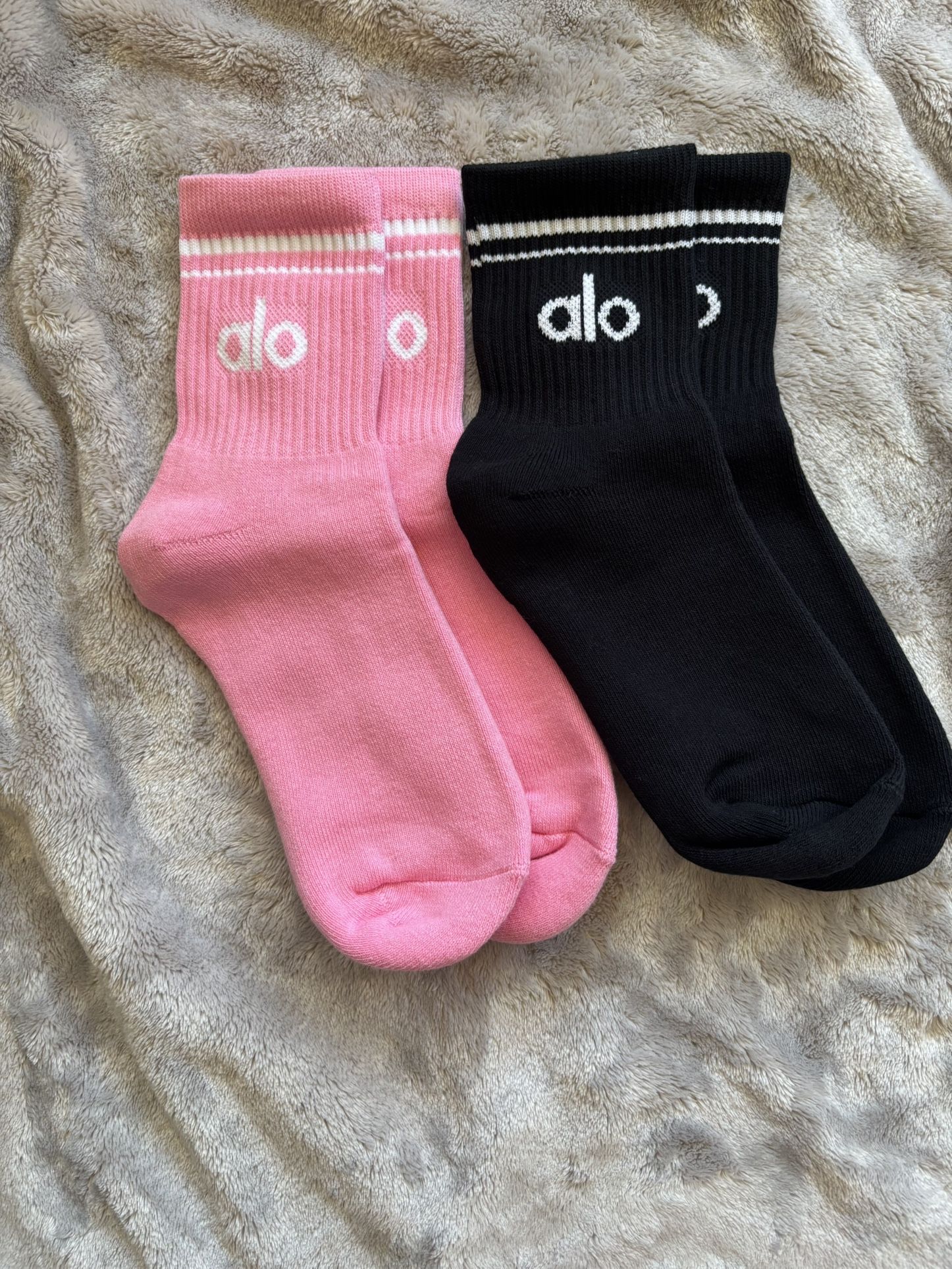 2 Pack Alo Yoga Unisex Throwback Socks Brand New