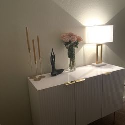 Modern Storage Cabinet – Excellent Condition