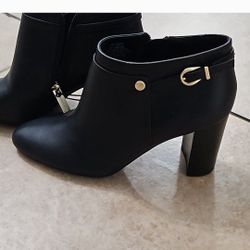 Vince Camuto Black Botties 5 1/2