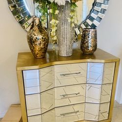 Manhattan Gold glass Stand Brand New ♥️💙