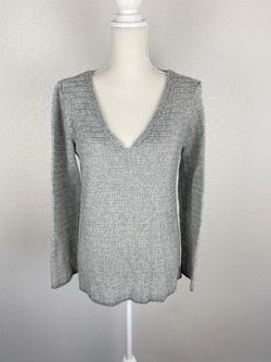 H&M v neck sweater- like new