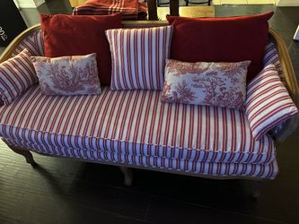 Sofá / chair 🛋️  fits 3 /washable