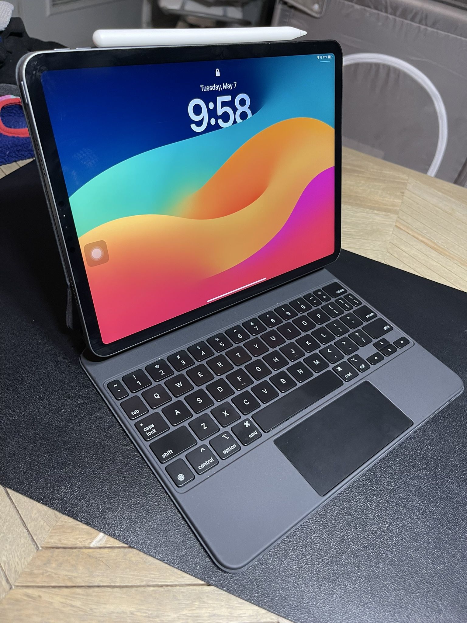 iPad Pro 11 (M1 Chip), Magic Keyboard, Apple Pencil, Smart Folio