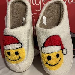 Women’s Slippers Size 7/8 ( m)
