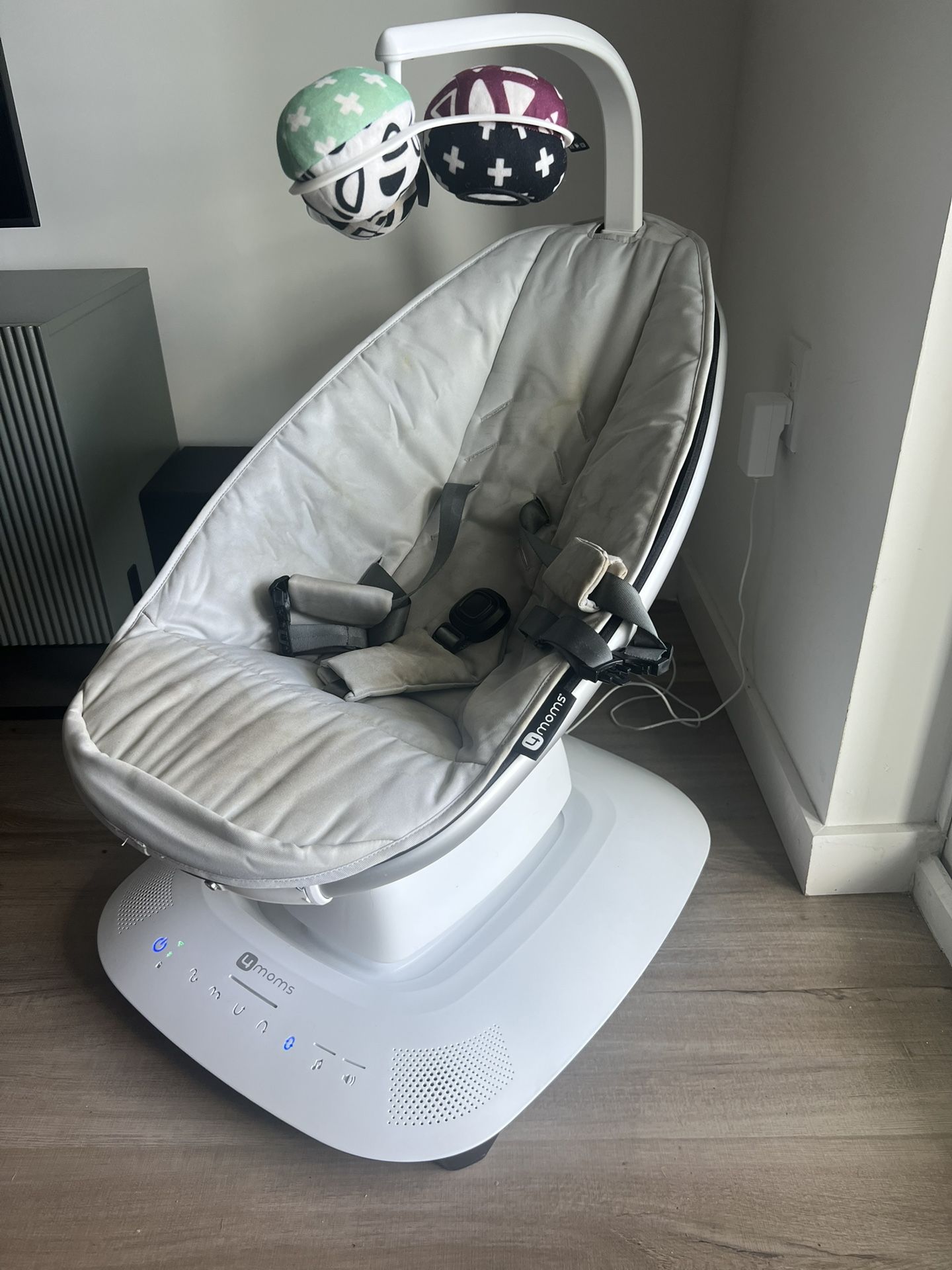 4 MOMS - **PRICE WILL GO UP**MamaRoo Multi Motion Baby Swing