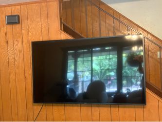65’ Sony tv and media consol