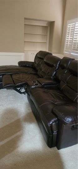 Genuine Leather Reclining Sectional – Excellent Condition