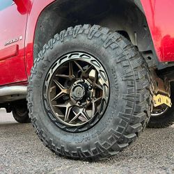 17x9 Wheels And Tires 33/1250/17 MT