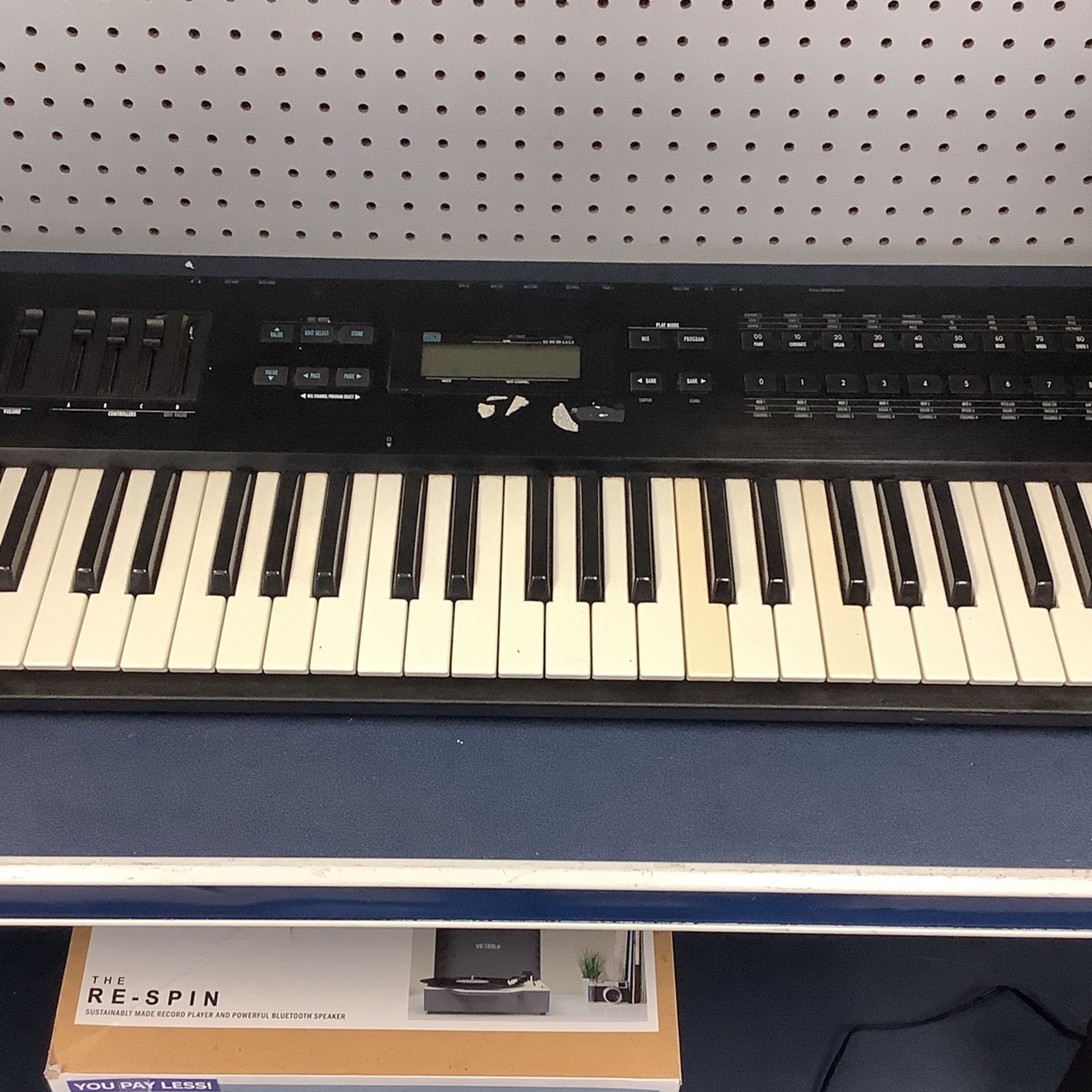 Alesis QS6.1 Keyboard