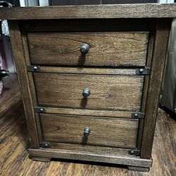 🌿 Ashley 3-Drawer Nightstand – Rustic Farmhouse Style 🌿