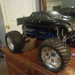 Massive Cen Genesis 7.7. Brushless Converted
