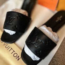 Beautiful black leather women’s slippers