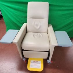 Champion Patient / Treatment Recliner ON Casters With Tray Sides