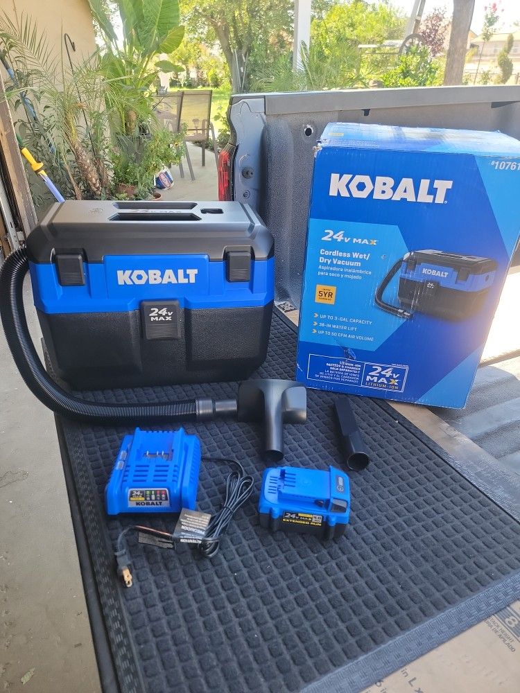 KOBALT 24-VOLT 3-GALLON 1 HP CORDLESS WET-DRY SHOP VACUUM WITH ACCESSORIES INCLUDED 4 AH BATTERY AND CHARGER INCLUDED 