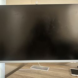 32” Samsung M8 Smart Monitor
