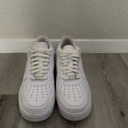 white air force 1s size 7.5