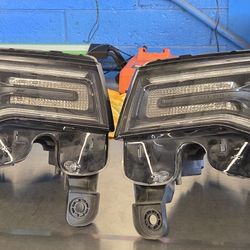 2021 Jeep Grand Cherokee Headlight Assemblies 