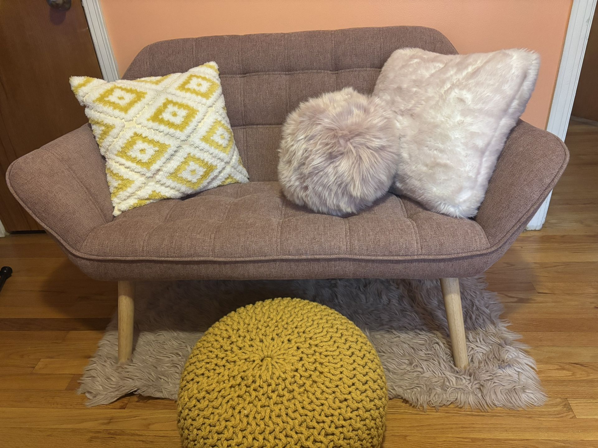 Modern 2-seater Pink Loveseat For Bedroom