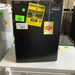 MAGIC CHEF BLACK MINI FRIDGE HMBR265BE1 2❄️❄️🧊 92I9S