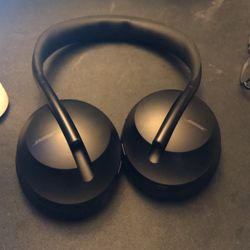 B ose Noise Cancelling Wireless Bluetooth Headphones 700, with Alexa Voice Control, Black