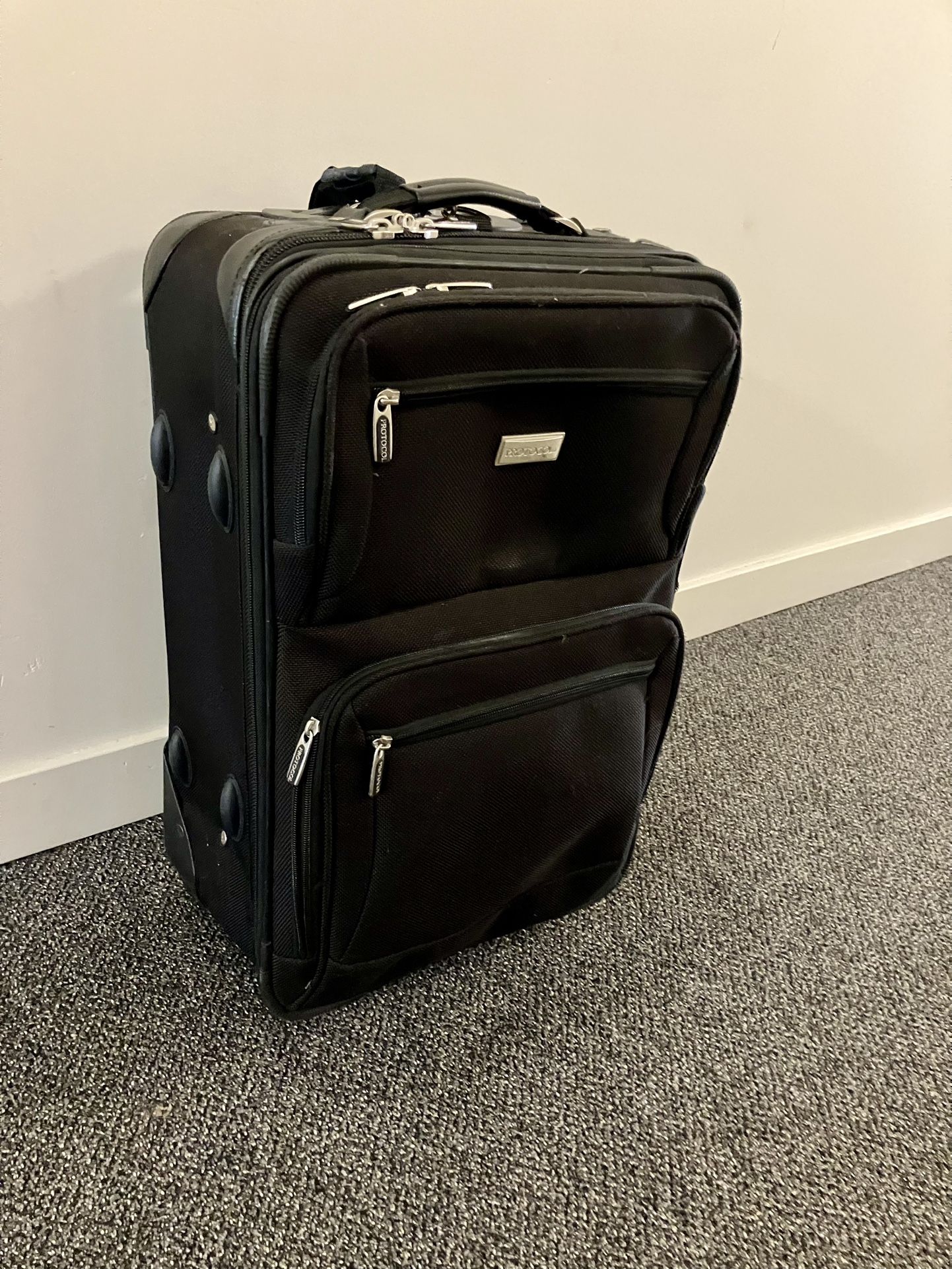 Protocol 22 Expandable Luggage Black Two Wheels Have Duty Structure Use Lake New Size22” X 14”x9”