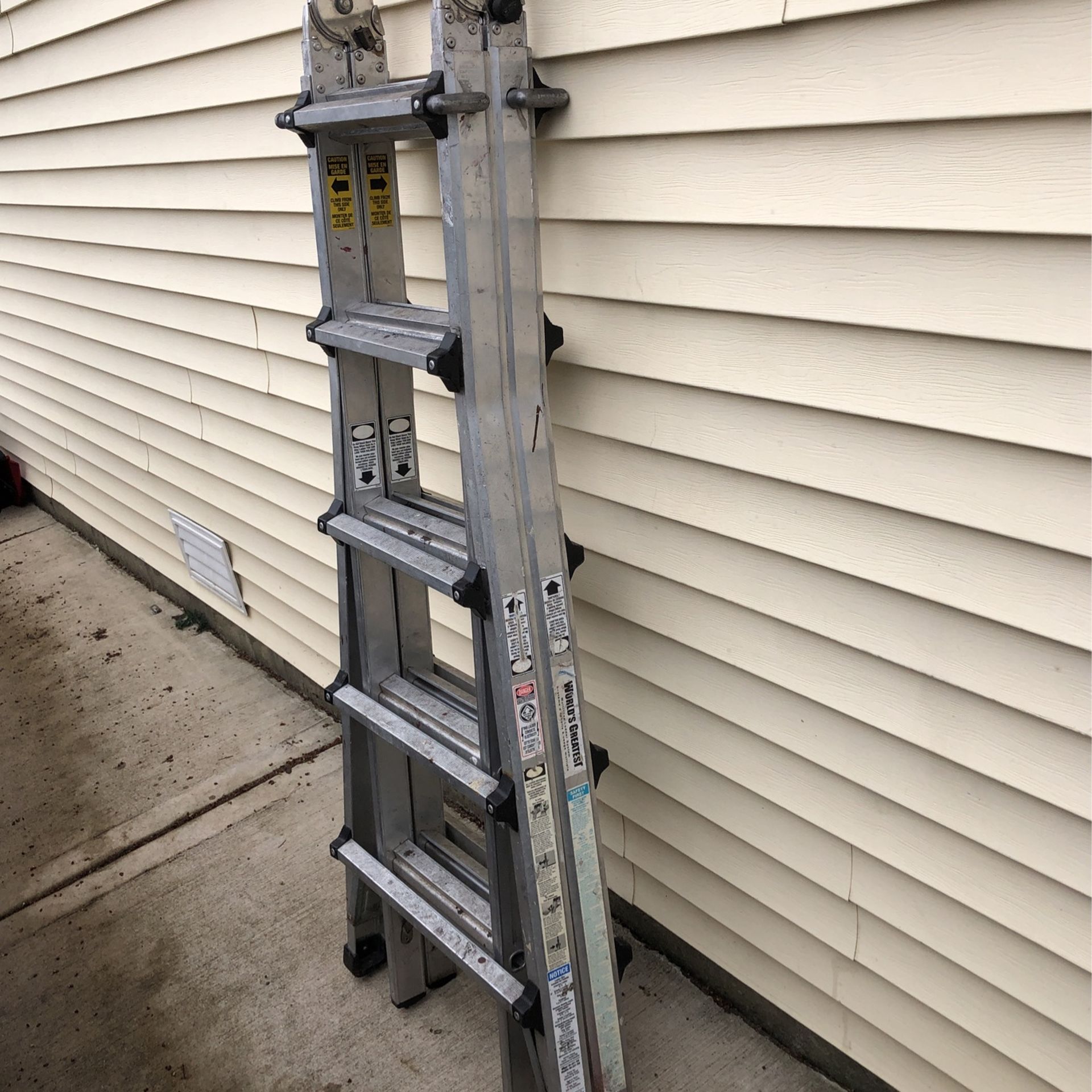 Costco Ladder!! Pls Read The Description!!! for Sale in Bolingbrook, IL