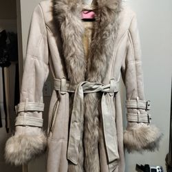 STUNNING AZALEA WANG Beige Coat W/ Faux Fur. Size S