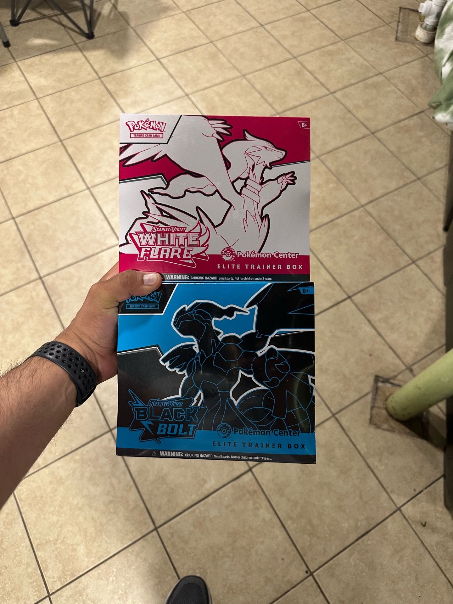 Pokemon center Black bolt and white flare etb