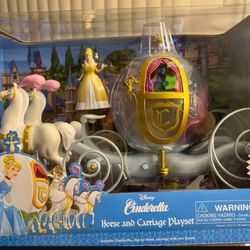 Cinderella And Carriage Toy Set 
