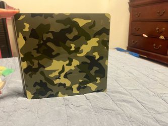 PS4 comes with 7 Games and 4 controllers