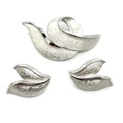 Crown Trifari Ribbon Brooch & Earrings 