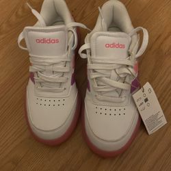 New Adidas Shoes Size 4