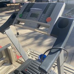 ProForm Treadmill. Great Condition. Incline 