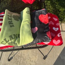 4 Holiday Throw Blankets