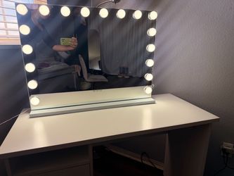 Hollywood Vanity Mirror with LED Bulbs