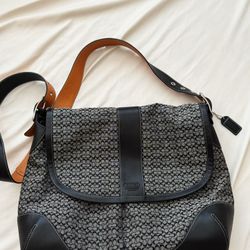 Signature Black/ Grey Messenger Jacquard