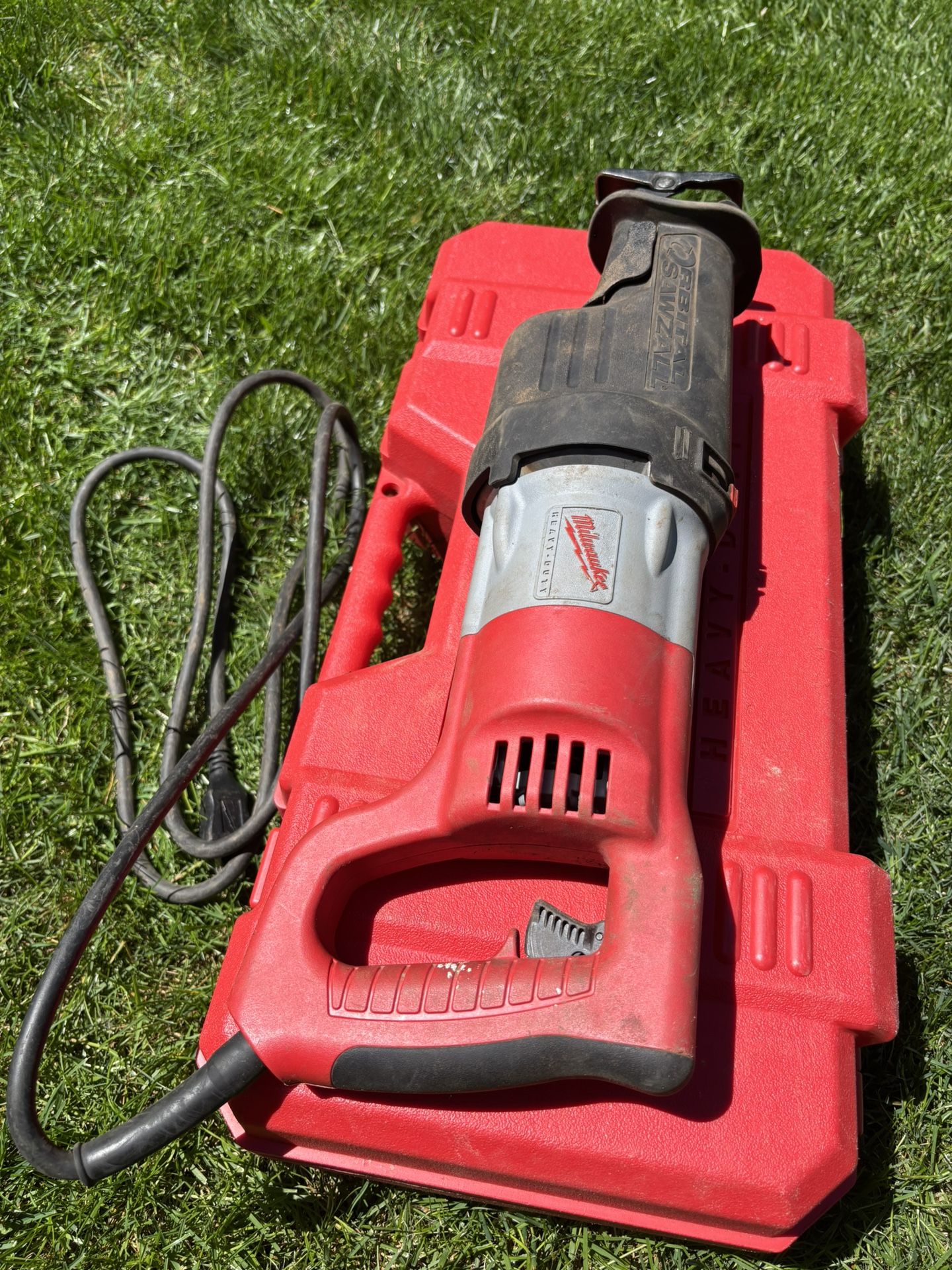 Milwaukee 6520-21 Heavy-duty Orbital Sawzall (in good working condition)