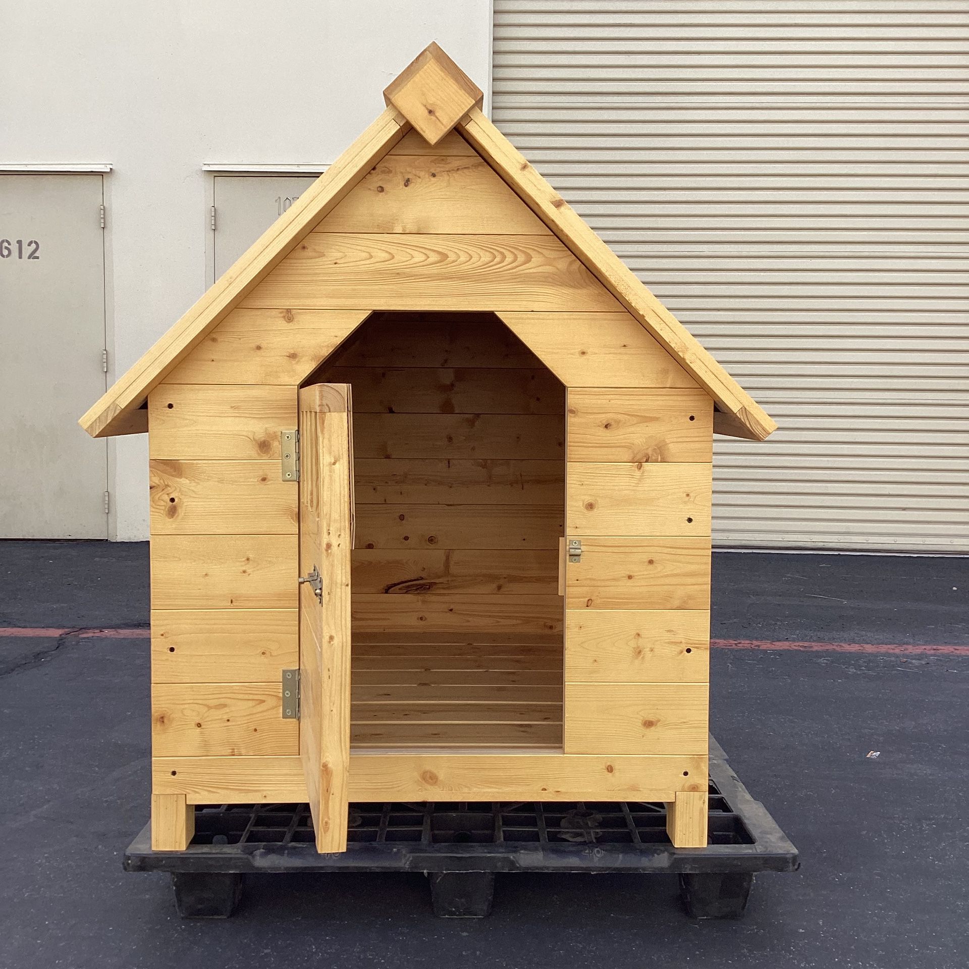 [Brand New] 50*46*40inch. Outdoor Large Dog House, Solid Wood Dog Kennel, Weatherproof Dog Shelter 